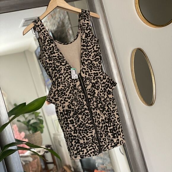 Peplum Style Dress w/Zippered Back, SZ S NWT - Picture 3 of 5